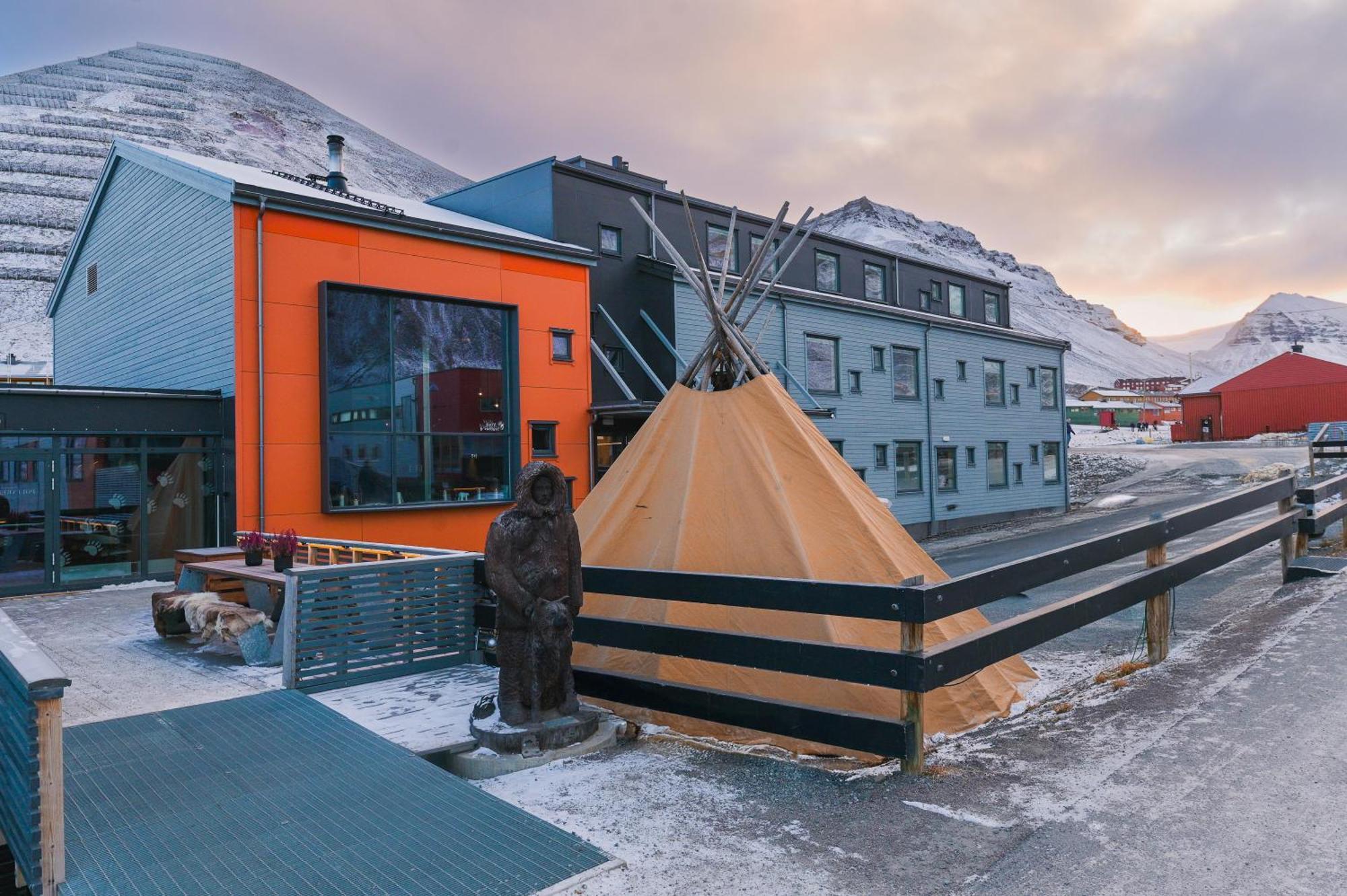 Svalbard Hotell | Polfareren Longyearbyen Exterior photo