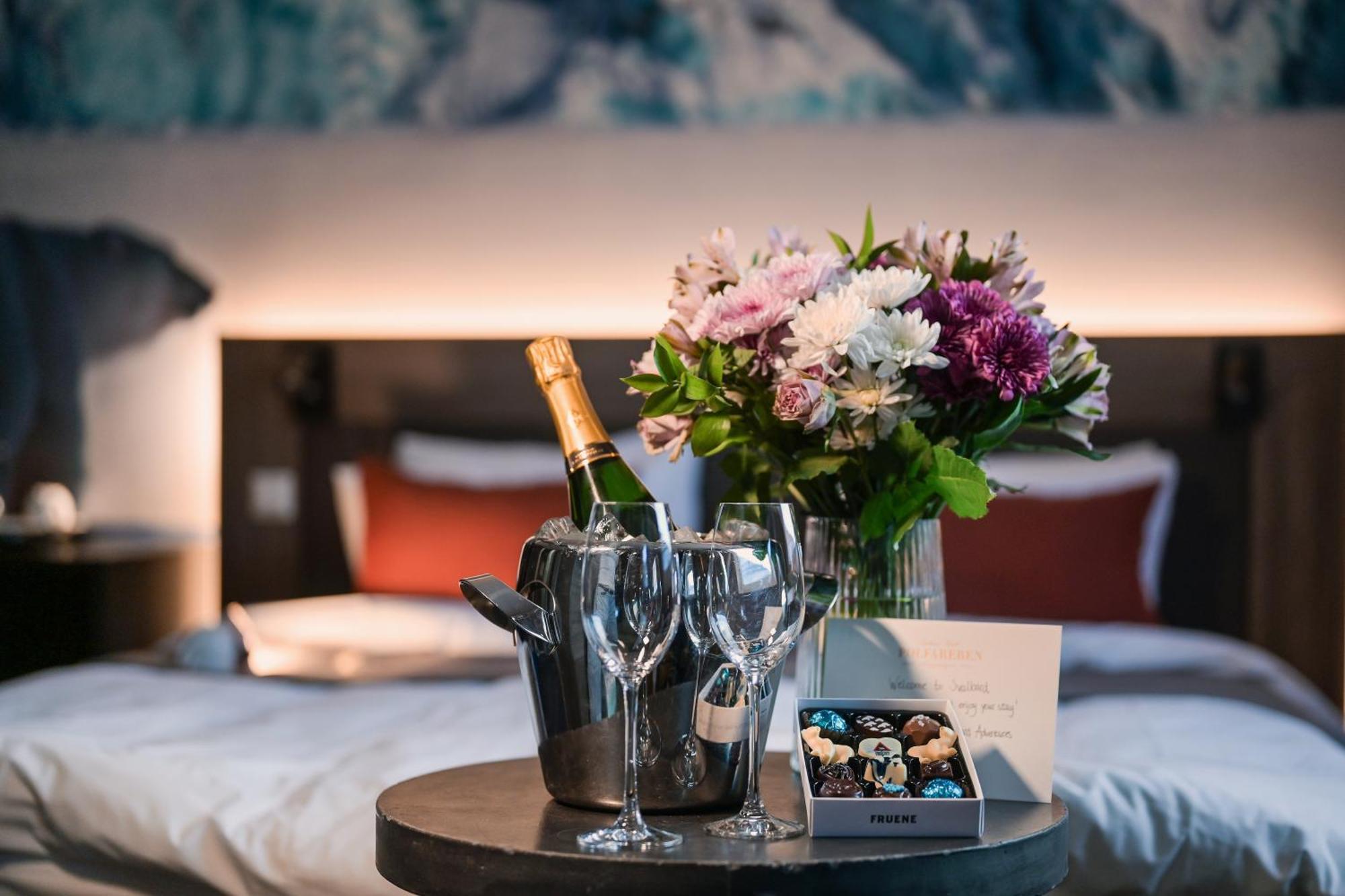 Svalbard Hotell | Polfareren Longyearbyen Exterior photo