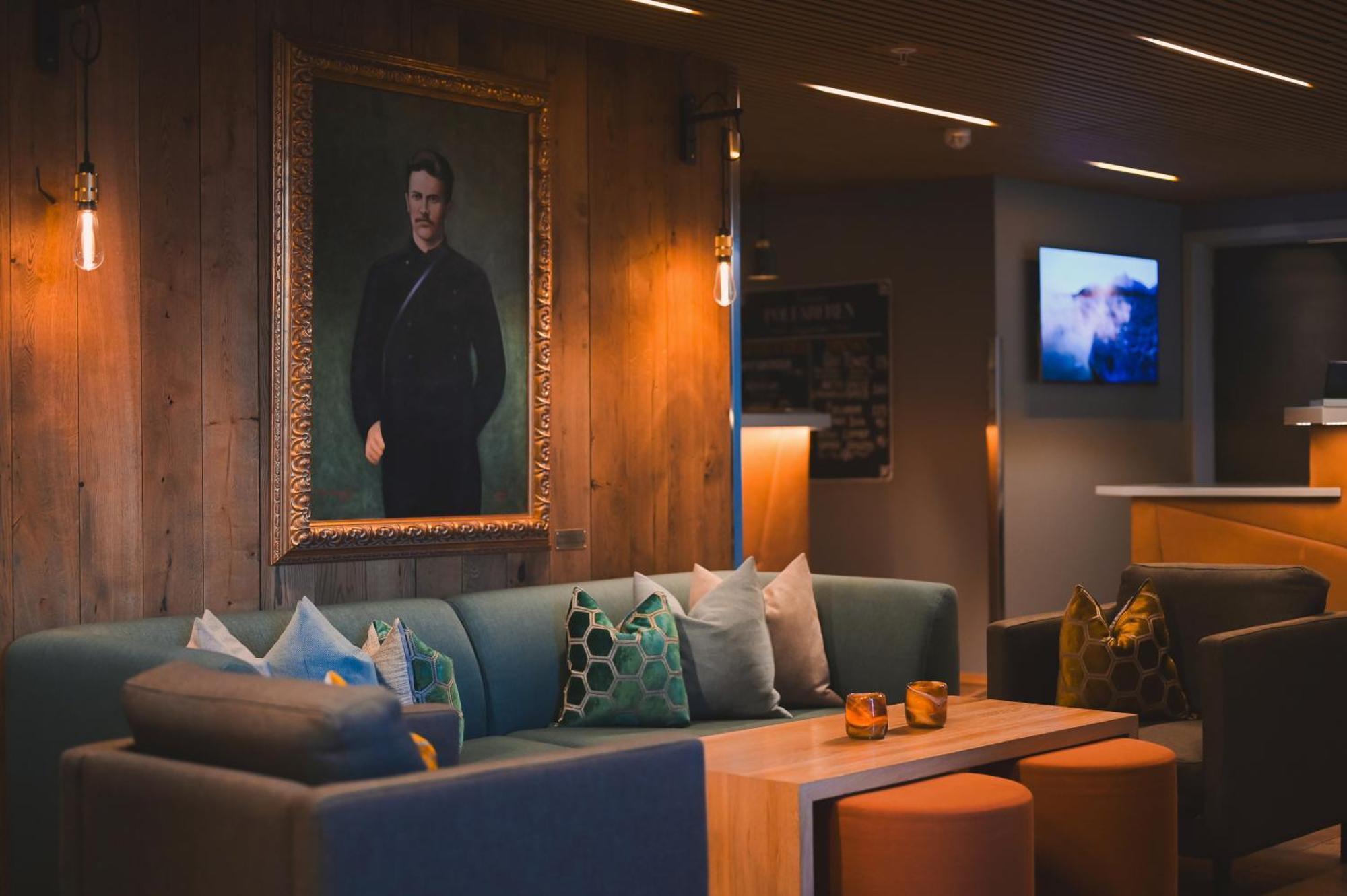 Svalbard Hotell | Polfareren Longyearbyen Exterior photo
